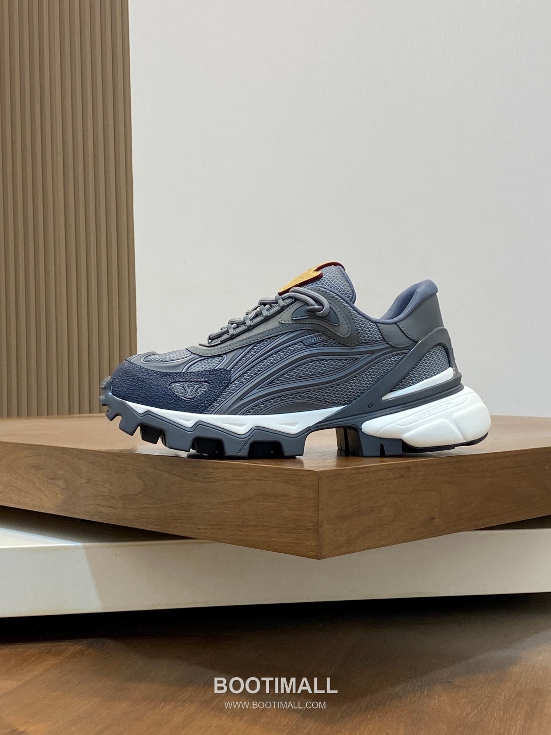 Louis Vuitton Nappa Mesh Trail Sneaker Nappa Calfskin Mesh Canvas Grey Sneakers 루이비통 나파 메쉬 트레일 스니커즈 나파 송아지 가죽 메쉬 캔버스 그레이 3