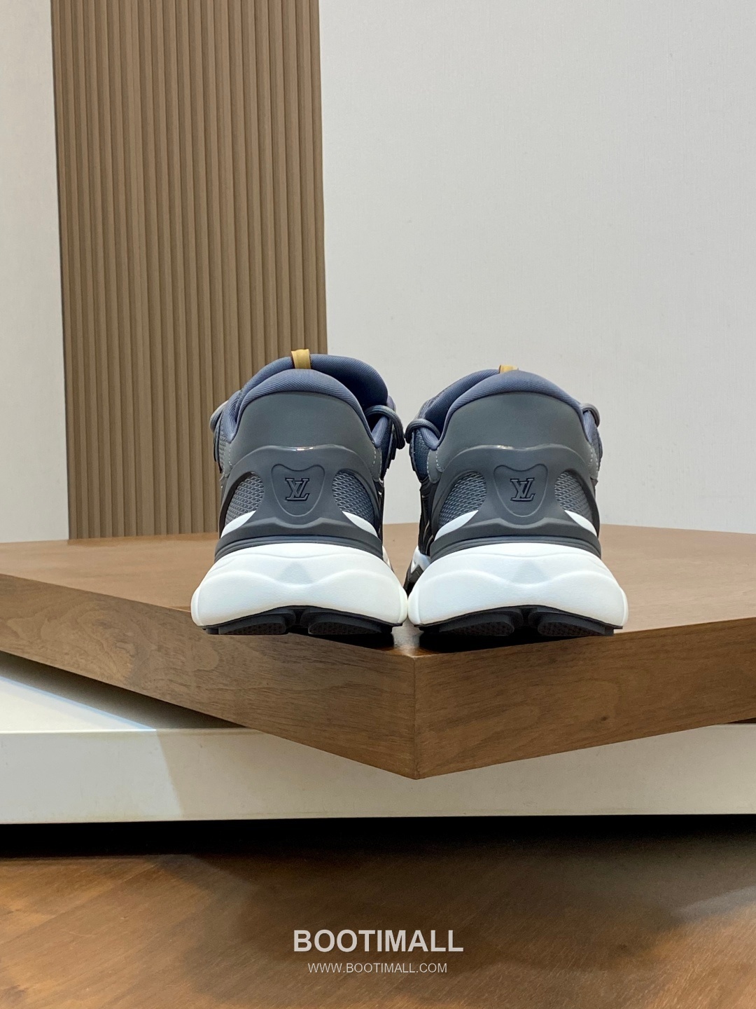 Louis Vuitton Nappa Mesh Trail Sneaker Nappa Calfskin Mesh Canvas Grey Sneakers 루이비통 나파 메쉬 트레일 스니커즈 나파 송아지 가죽 메쉬 캔버스 그레이 9