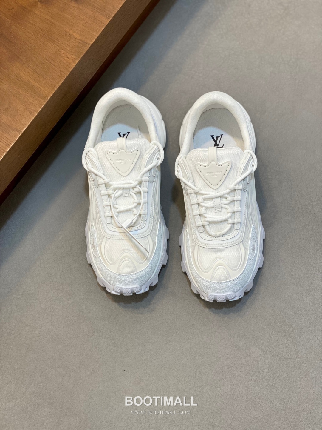 Louis Vuitton Nappa Mesh Trail Sneaker Nappa Calfskin Mesh Canvas Grey Sneakers 루이비통 나파 메쉬 트레일 스니커즈 나파 송아지 가죽 메쉬 캔버스 그레이 2