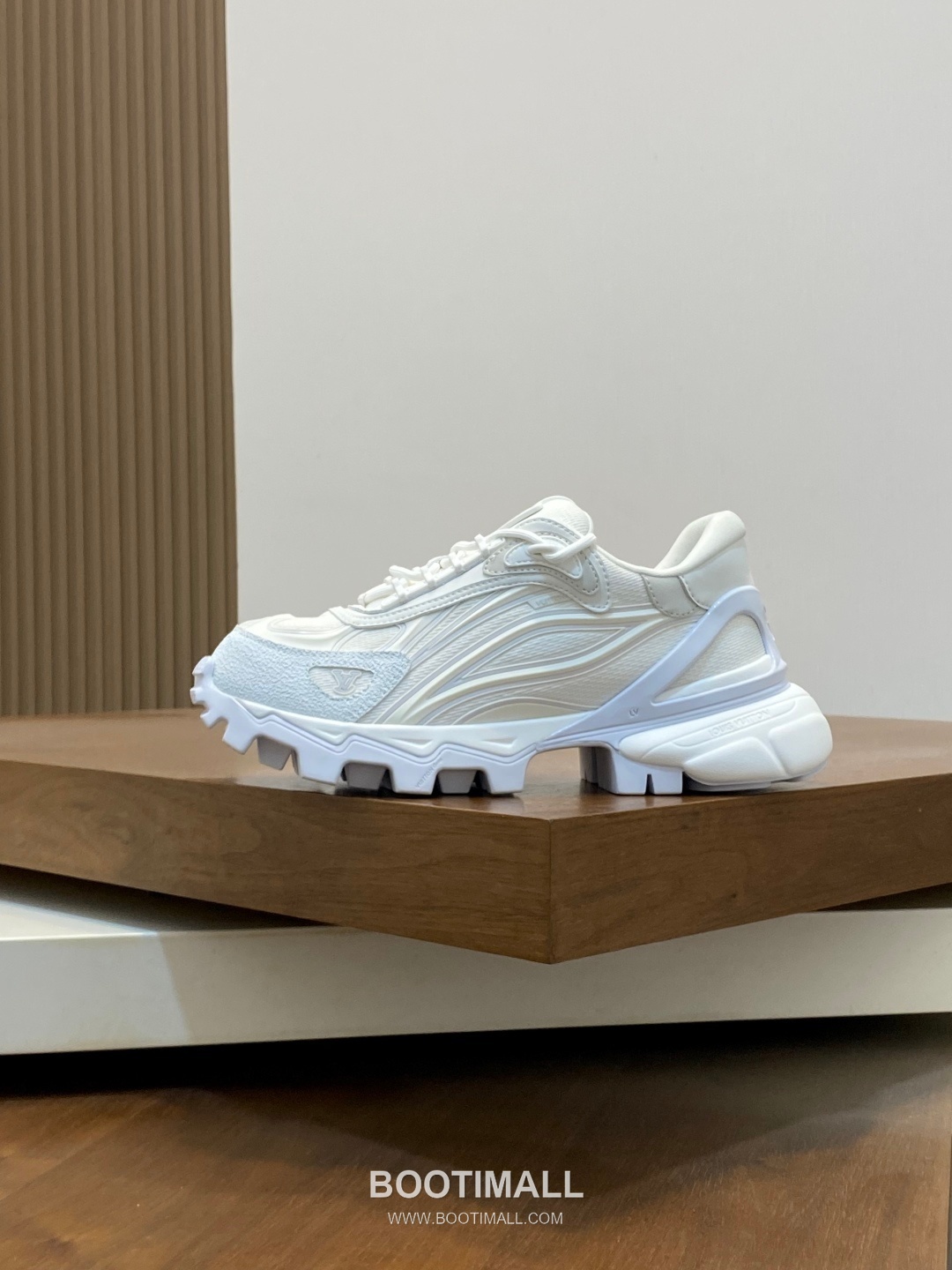 Louis Vuitton Nappa Mesh Trail Sneaker Nappa Calfskin Mesh Canvas Grey Sneakers 루이비통 나파 메쉬 트레일 스니커즈 나파 송아지 가죽 메쉬 캔버스 그레이 3