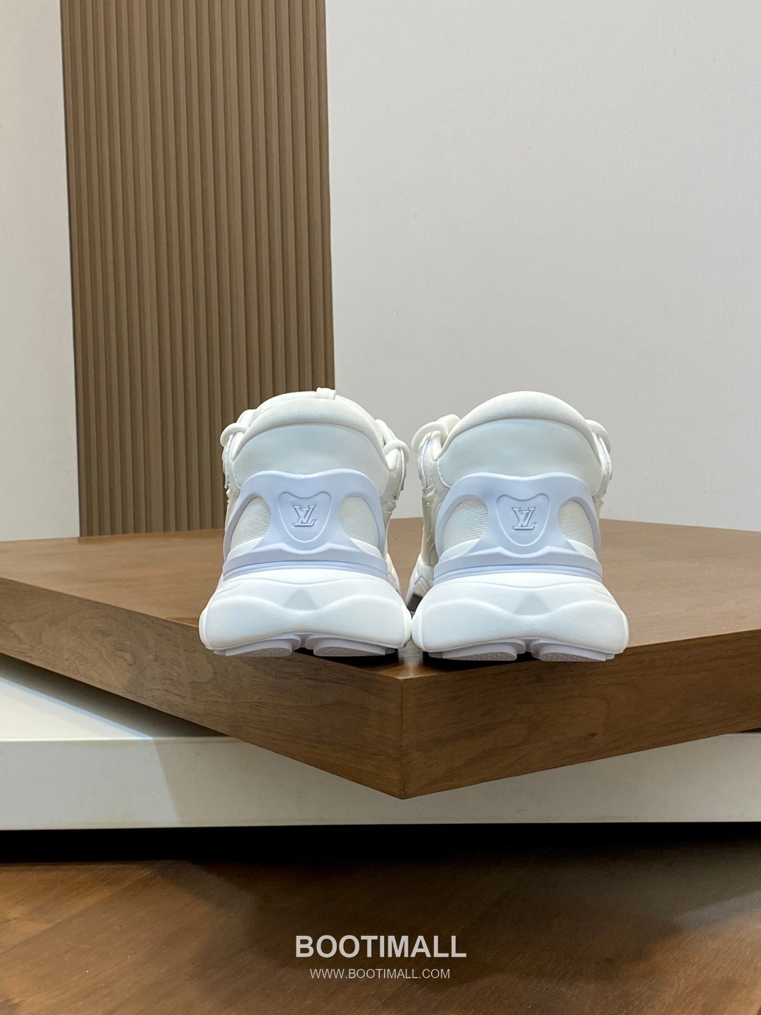 Louis Vuitton Nappa Mesh Trail Sneaker Nappa Calfskin Mesh Canvas Grey Sneakers 루이비통 나파 메쉬 트레일 스니커즈 나파 송아지 가죽 메쉬 캔버스 그레이 9