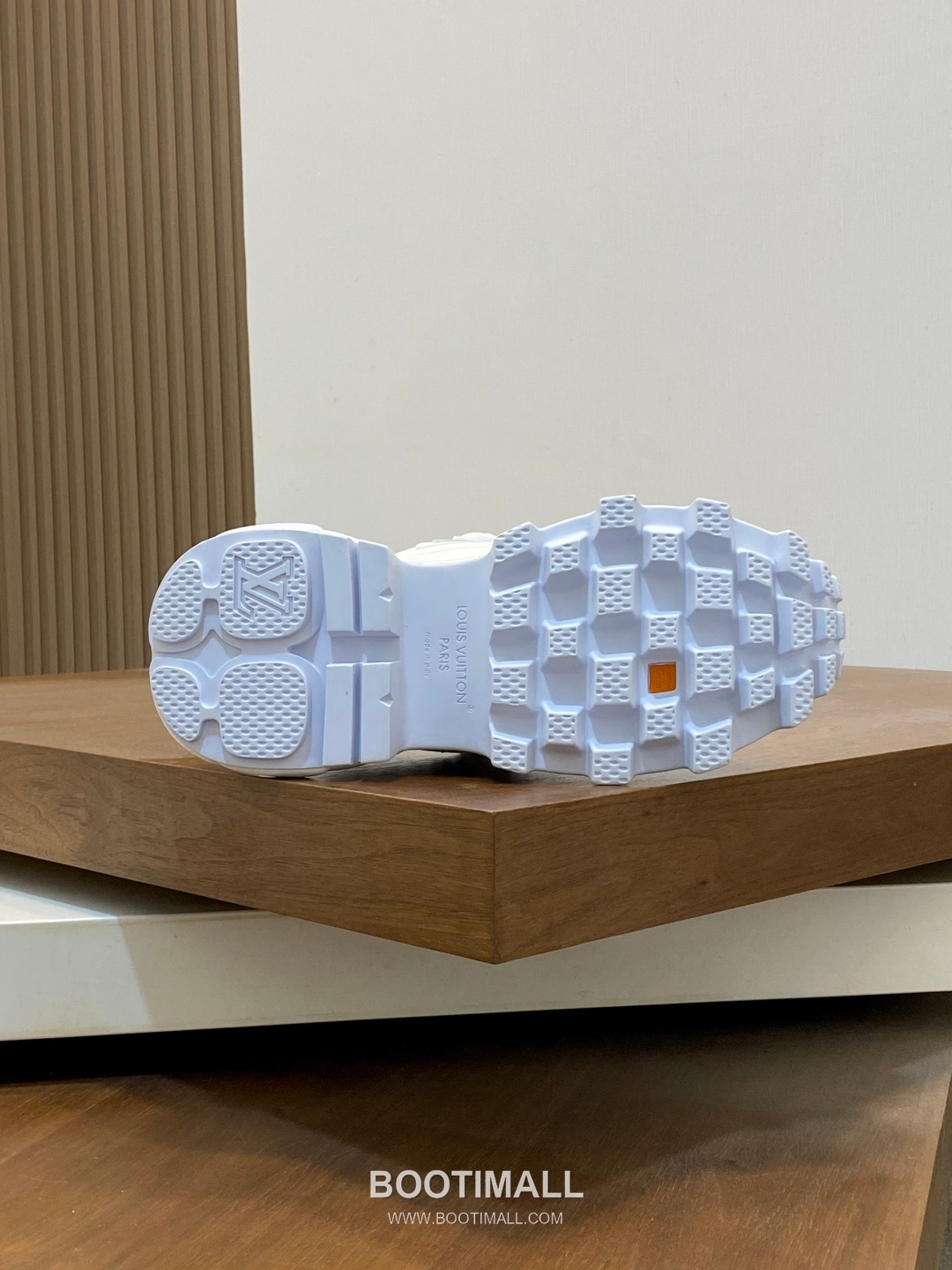 Louis Vuitton Nappa Mesh Trail Sneaker Nappa Calfskin Mesh Canvas Grey Sneakers 루이비통 나파 메쉬 트레일 스니커즈 나파 송아지 가죽 메쉬 캔버스 그레이 10