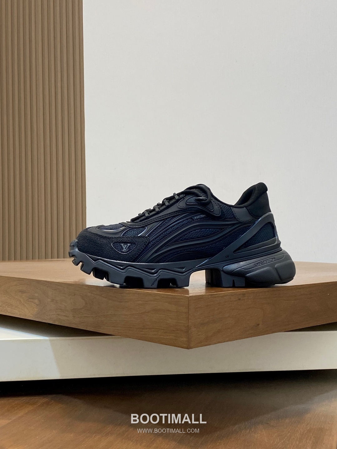 Louis Vuitton Nappa Mesh Trail Sneaker Nappa Calfskin Mesh Canvas Grey Sneakers 루이비통 나파 메쉬 트레일 스니커즈 나파 송아지 가죽 메쉬 캔버스 그레이 3