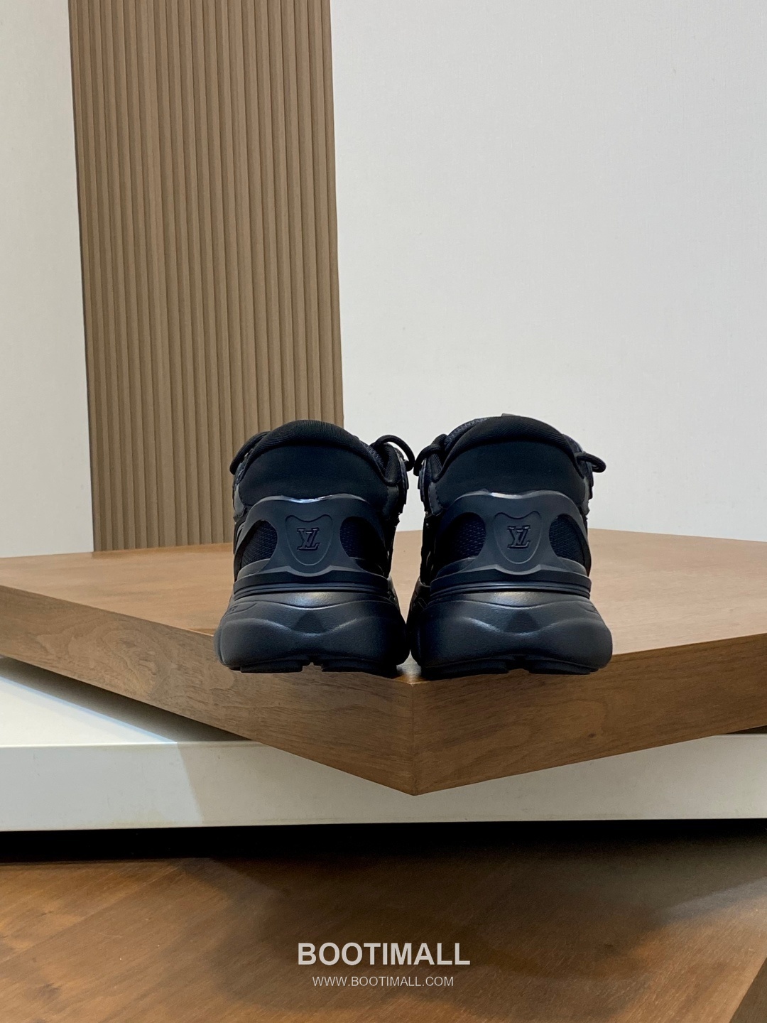 Louis Vuitton Nappa Mesh Trail Sneaker Nappa Calfskin Mesh Canvas Grey Sneakers 루이비통 나파 메쉬 트레일 스니커즈 나파 송아지 가죽 메쉬 캔버스 그레이 9