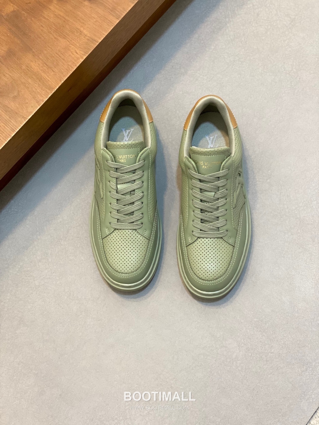 Louis Vuitton Monogram Perforated Low Sneaker Calfskin Leather Green Sneakers 루이비통 모노그램 펀칭 로우 스니커즈 송아지가죽 그린 2