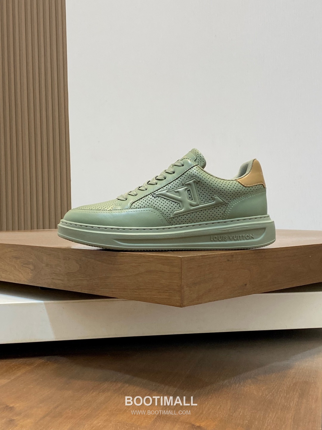 Louis Vuitton Monogram Perforated Low Sneaker Calfskin Leather Green Sneakers 루이비통 모노그램 펀칭 로우 스니커즈 송아지가죽 그린 3