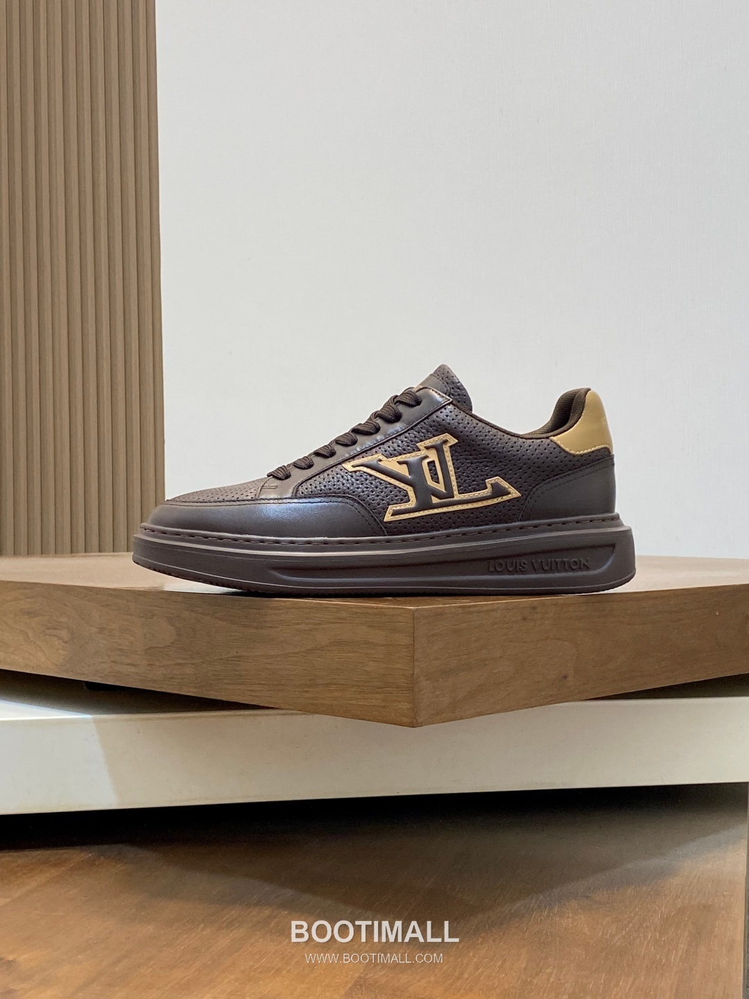 Louis Vuitton Monogram Perforated Low Sneaker Calfskin Leather Green Sneakers 루이비통 모노그램 펀칭 로우 스니커즈 송아지가죽 그린 3