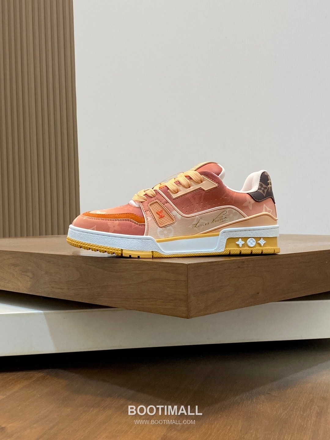 Louis Vuitton LV Trainer Monogram Low Sneaker Calfskin Leather Orange Sneakers 루이비통 LV 트레이너 모노그램 로우 스니커즈 송아지가죽 오렌지 3