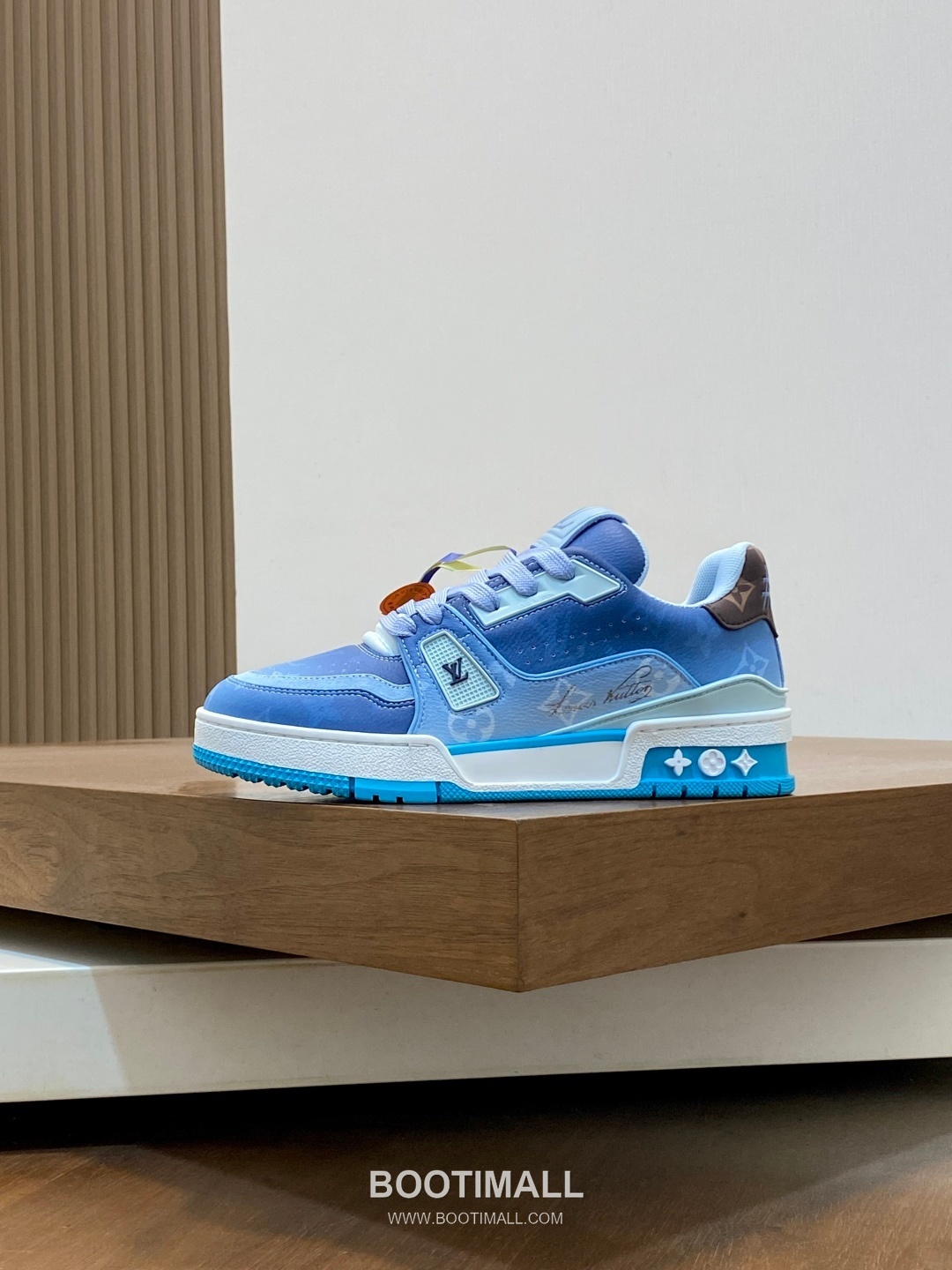 Louis Vuitton LV Trainer Monogram Low Sneaker Calfskin Leather Orange Sneakers 루이비통 LV 트레이너 모노그램 로우 스니커즈 송아지가죽 오렌지 3