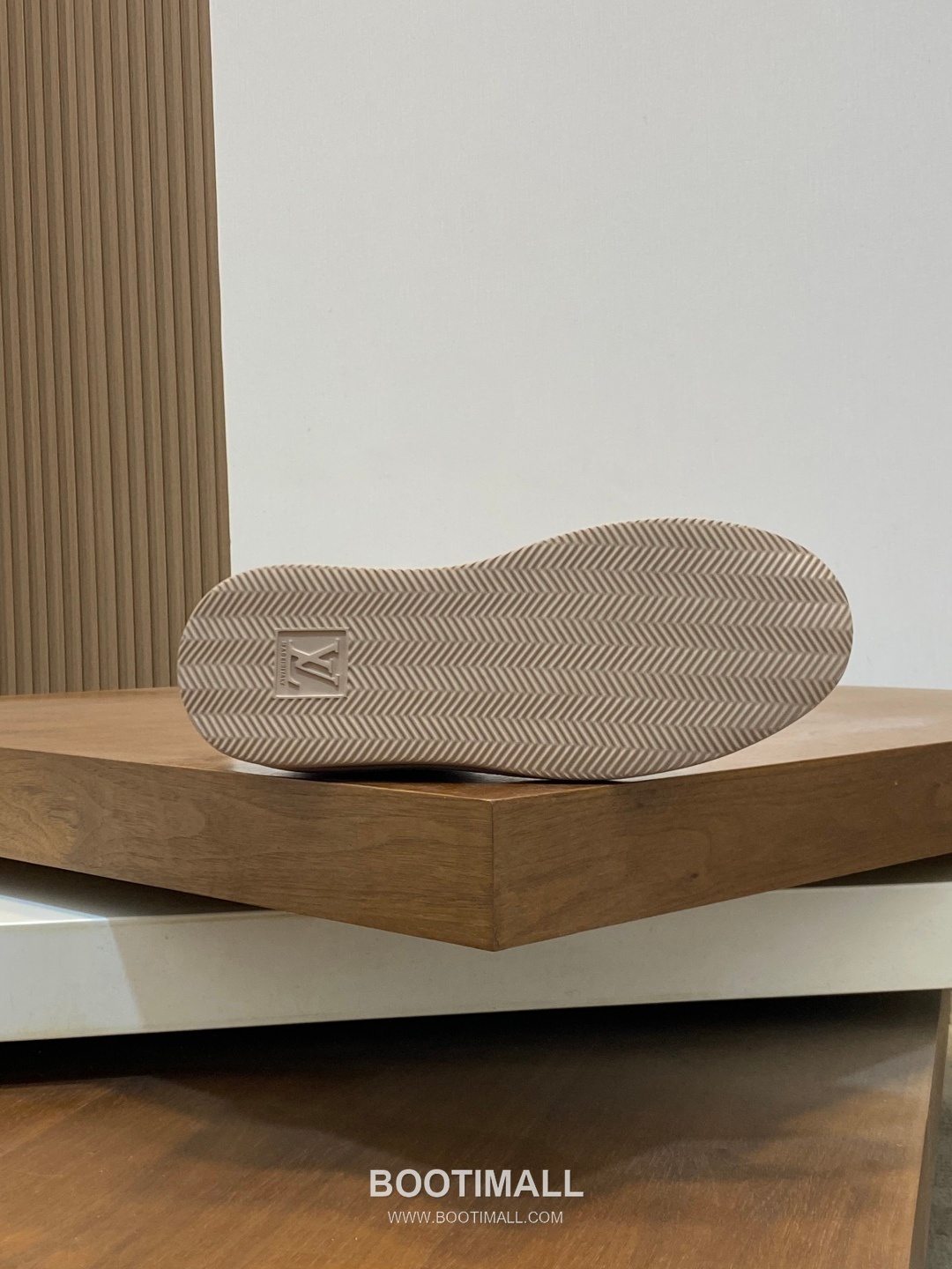 Louis Vuitton Monogram Perforated Low Sneaker Calfskin Leather Green Sneakers 루이비통 모노그램 펀칭 로우 스니커즈 송아지가죽 그린 -4 9