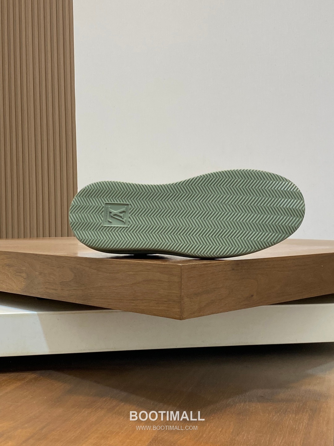 Louis Vuitton Monogram Perforated Low Sneaker Calfskin Leather Green Sneakers 루이비통 모노그램 펀칭 로우 스니커즈 송아지가죽 그린 -4 9