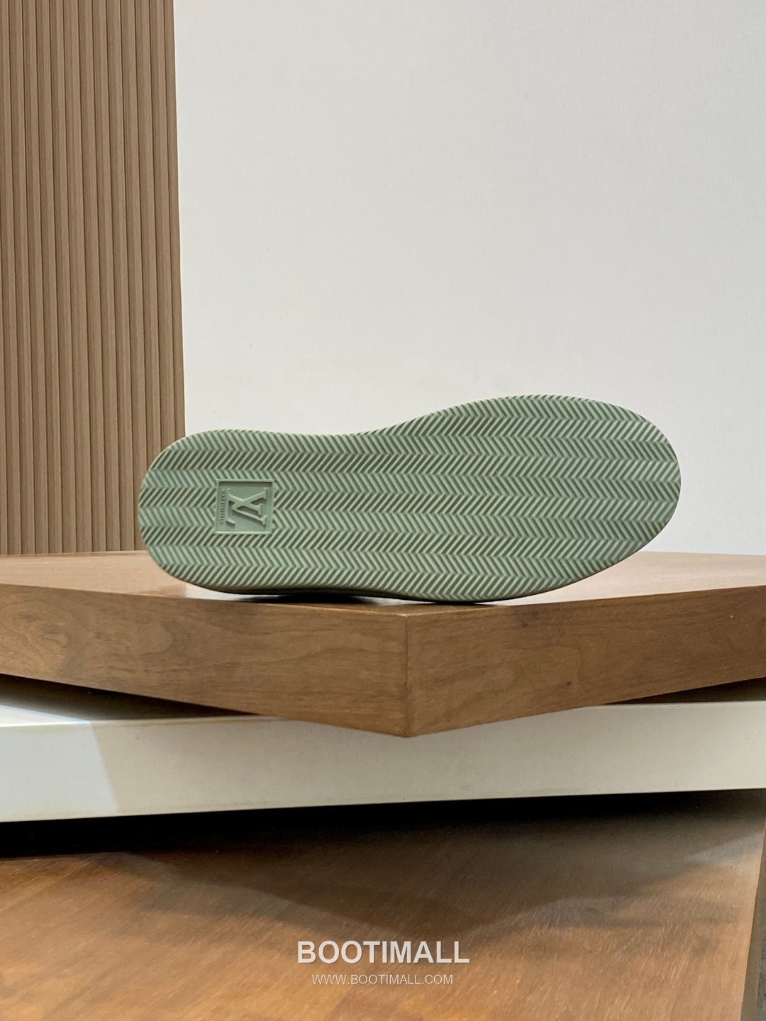 Louis Vuitton Monogram Perforated Low Sneaker Calfskin Leather Green Sneakers 루이비통 모노그램 펀칭 로우 스니커즈 송아지가죽 그린 -4 9