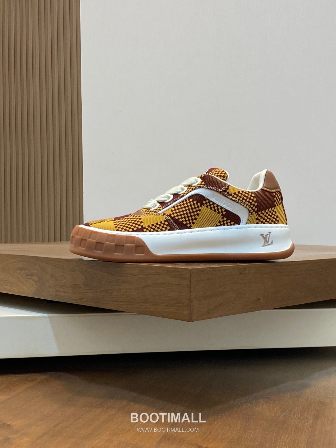 Louis Vuitton Monogram Print Calf Leather Sneaker Calf Leather Mesh Brown Sneakers 루이비통 모노그램 프린트 송아지 가죽 스니커즈 송아지 가죽 메쉬 브라운 2