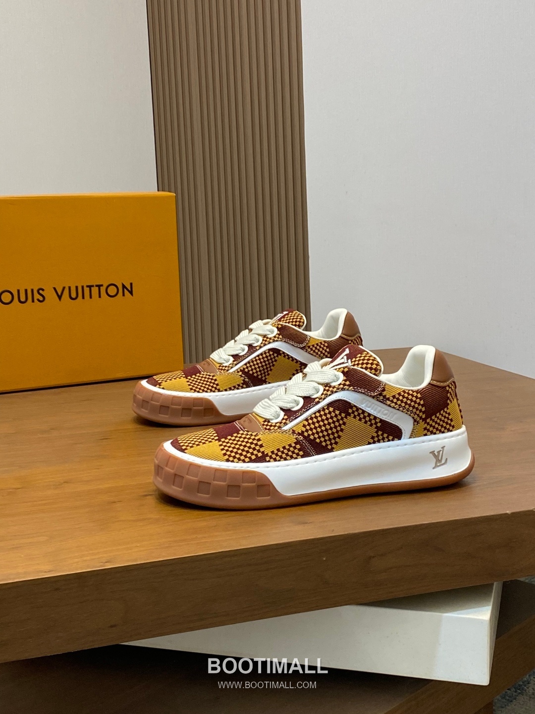 Louis Vuitton Monogram Print Calf Leather Sneaker Calf Leather Mesh Brown Sneakers 루이비통 모노그램 프린트 송아지 가죽 스니커즈 송아지 가죽 메쉬 브라운 3