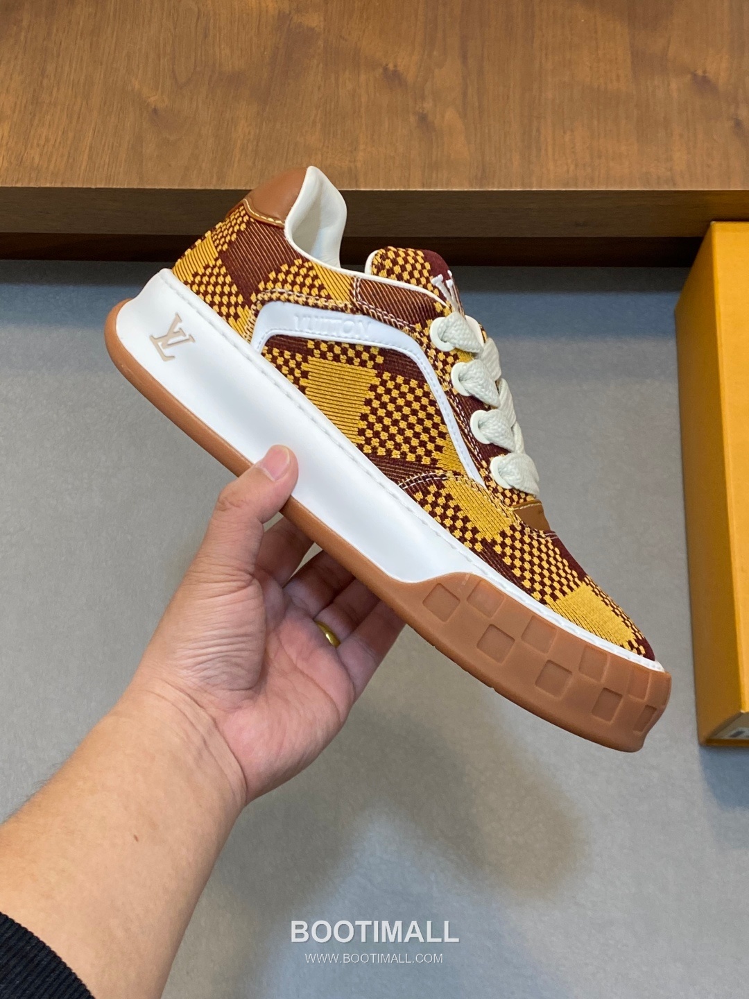 Louis Vuitton Monogram Print Calf Leather Sneaker Calf Leather Mesh Brown Sneakers 루이비통 모노그램 프린트 송아지 가죽 스니커즈 송아지 가죽 메쉬 브라운 4