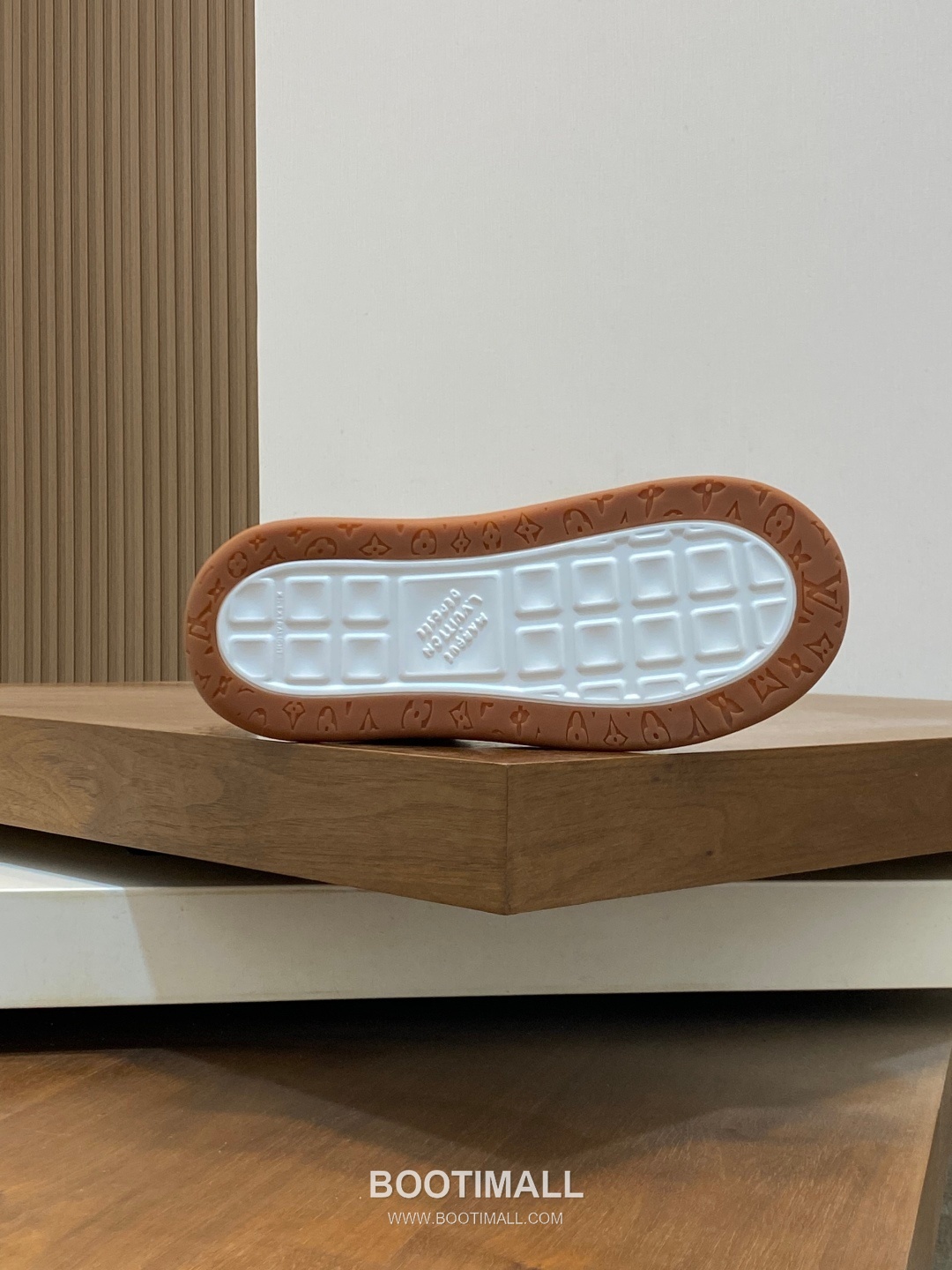 Louis Vuitton Monogram Print Calf Leather Sneaker Calf Leather Mesh Brown Sneakers 루이비통 모노그램 프린트 송아지 가죽 스니커즈 송아지 가죽 메쉬 브라운 9