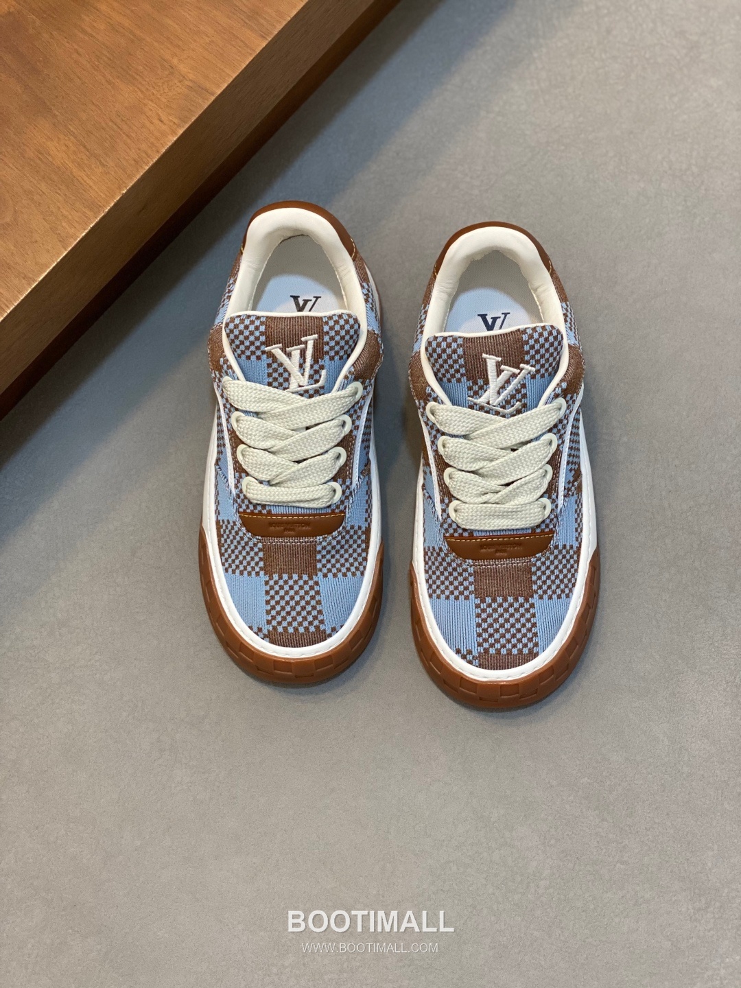 Louis Vuitton Monogram Print Calf Leather Sneaker Calf Leather Mesh Brown Sneakers 루이비통 모노그램 프린트 송아지 가죽 스니커즈 송아지 가죽 메쉬 브라운 1