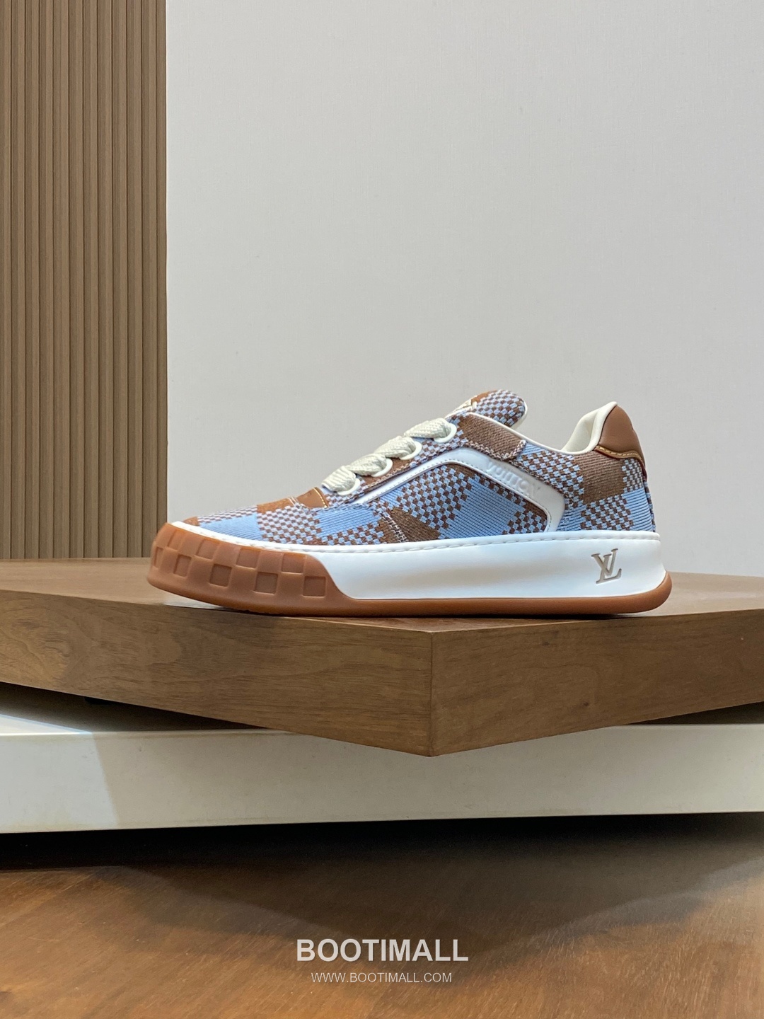 Louis Vuitton Monogram Print Calf Leather Sneaker Calf Leather Mesh Brown Sneakers 루이비통 모노그램 프린트 송아지 가죽 스니커즈 송아지 가죽 메쉬 브라운 2