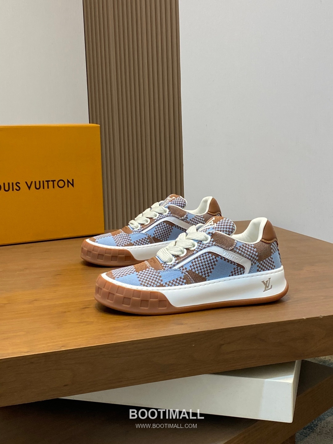 Louis Vuitton Monogram Print Calf Leather Sneaker Calf Leather Mesh Brown Sneakers 루이비통 모노그램 프린트 송아지 가죽 스니커즈 송아지 가죽 메쉬 브라운 3