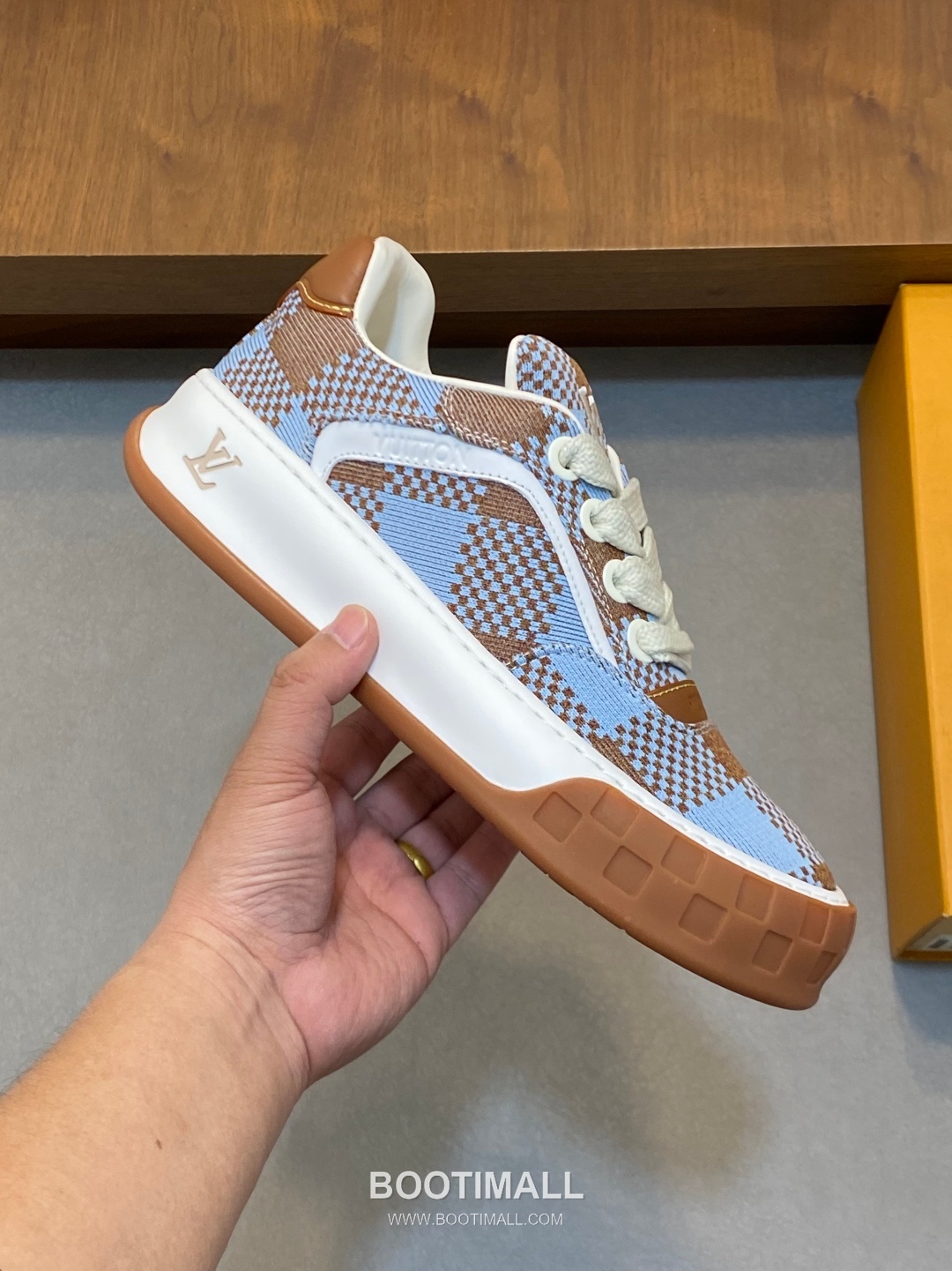 Louis Vuitton Monogram Print Calf Leather Sneaker Calf Leather Mesh Brown Sneakers 루이비통 모노그램 프린트 송아지 가죽 스니커즈 송아지 가죽 메쉬 브라운 4