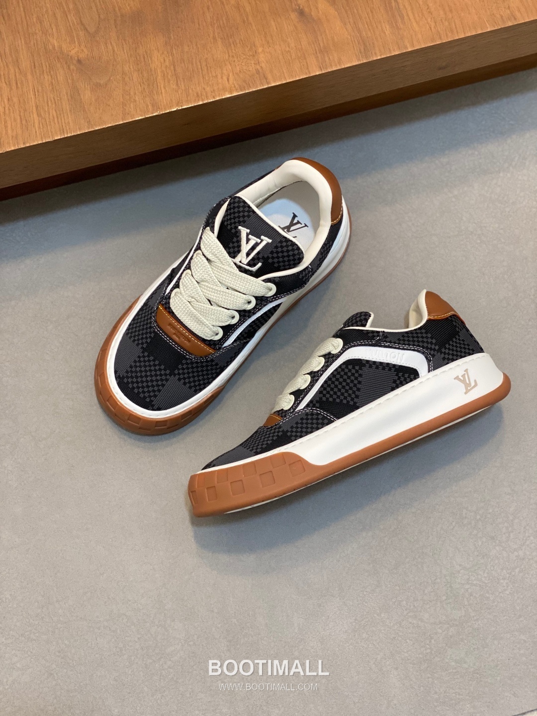 Louis Vuitton Monogram Print Calf Leather Sneaker Calf Leather Mesh Brown Sneakers 루이비통 모노그램 프린트 송아지 가죽 스니커즈 송아지 가죽 메쉬 브라운 5