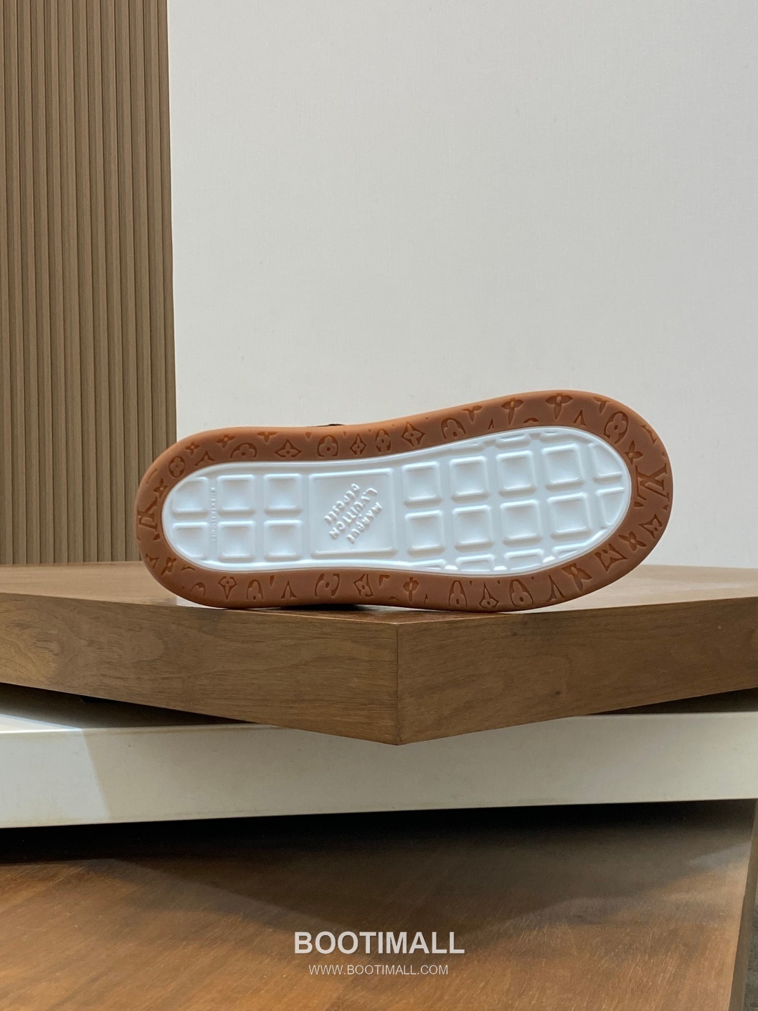 Louis Vuitton Monogram Print Calf Leather Sneaker Calf Leather Mesh Brown Sneakers 루이비통 모노그램 프린트 송아지 가죽 스니커즈 송아지 가죽 메쉬 브라운 9