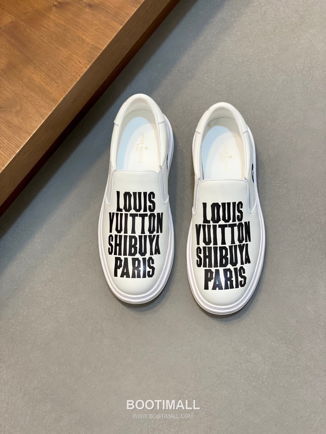 Louis Vuitton Embossed Calfskin TPU Sole Sneaker Calfskin Leather Sneakers 루이비통 엠보싱 송아지가죽 TPU 솔 스니커즈 송아지가죽 1