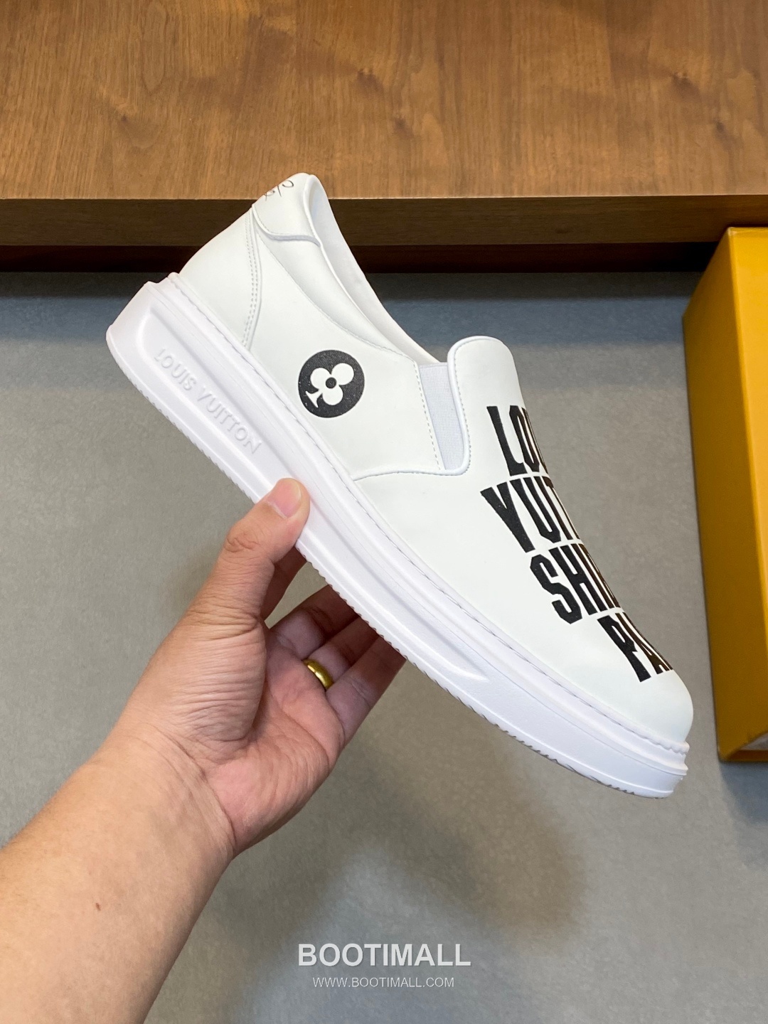 Louis Vuitton Embossed Calfskin TPU Sole Sneaker Calfskin Leather Sneakers 루이비통 엠보싱 송아지가죽 TPU 솔 스니커즈 송아지가죽 4