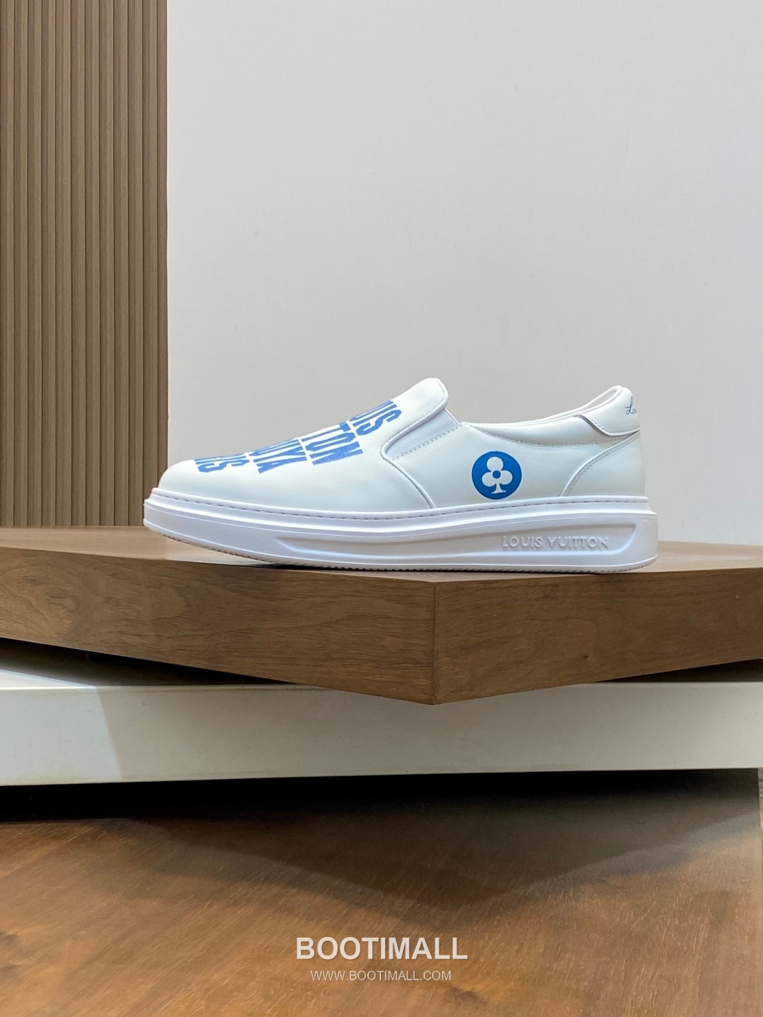 Louis Vuitton Embossed Calfskin TPU Sole Sneaker Calfskin Leather Sneakers 루이비통 엠보싱 송아지가죽 TPU 솔 스니커즈 송아지가죽 2