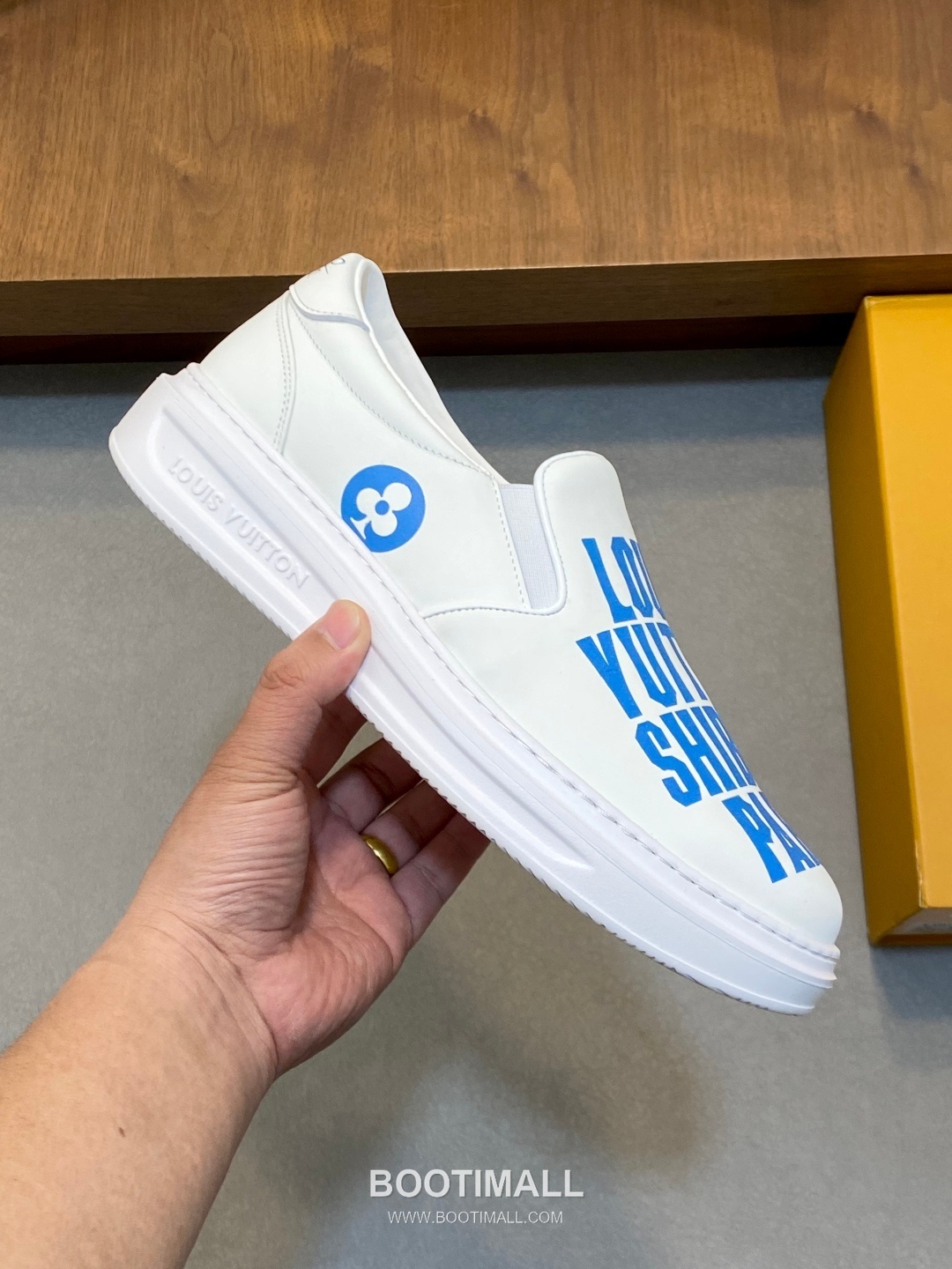 Louis Vuitton Embossed Calfskin TPU Sole Sneaker Calfskin Leather Sneakers 루이비통 엠보싱 송아지가죽 TPU 솔 스니커즈 송아지가죽 4