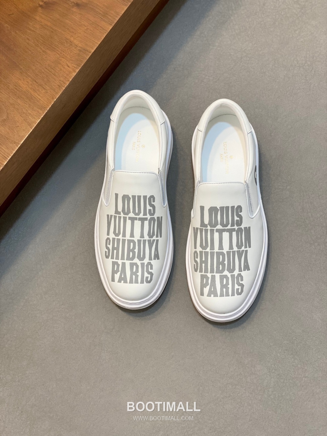 Louis Vuitton Embossed Calfskin TPU Sole Sneaker Calfskin Leather Sneakers 루이비통 엠보싱 송아지가죽 TPU 솔 스니커즈 송아지가죽 1