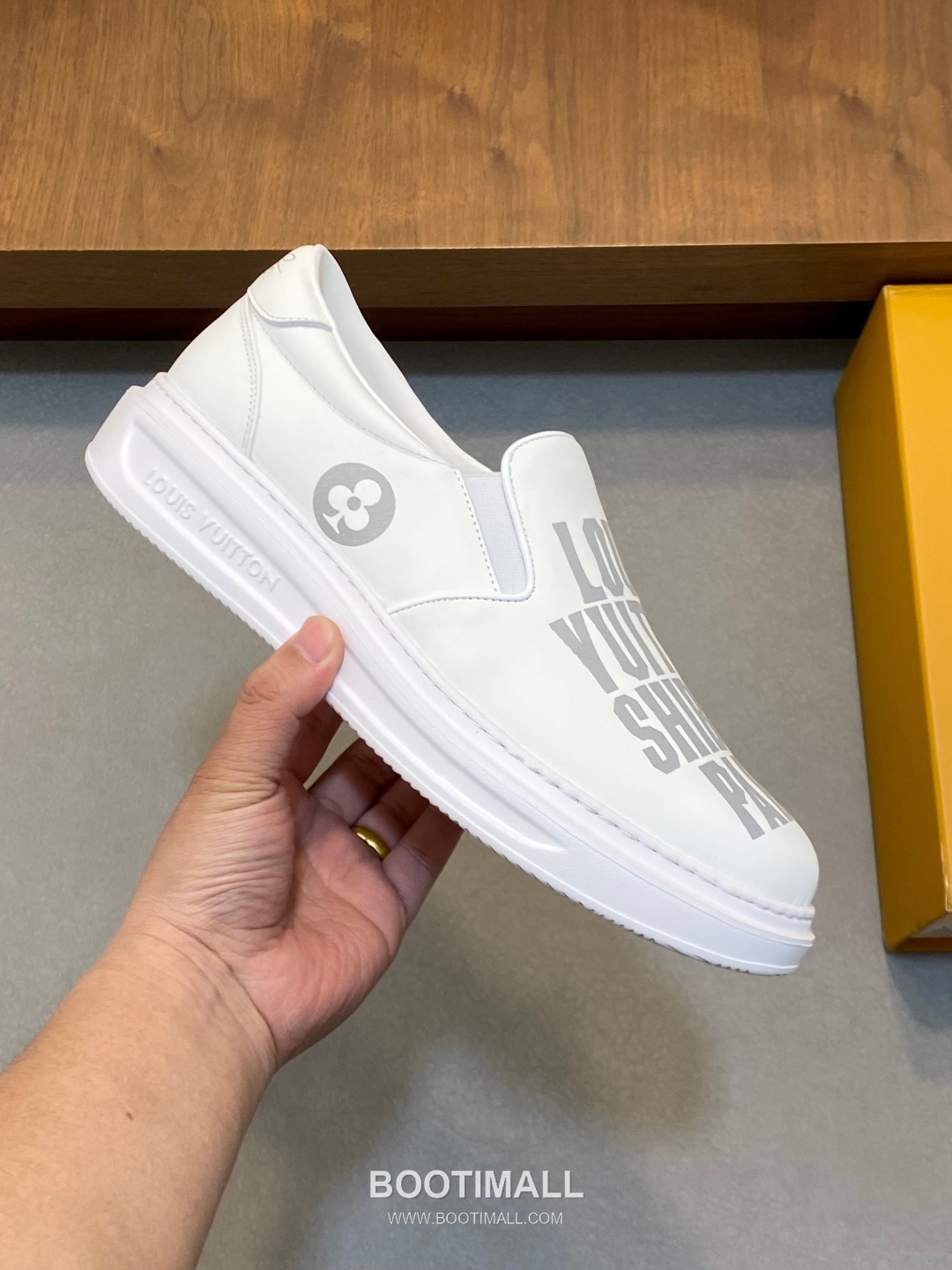 Louis Vuitton Embossed Calfskin TPU Sole Sneaker Calfskin Leather Sneakers 루이비통 엠보싱 송아지가죽 TPU 솔 스니커즈 송아지가죽 4