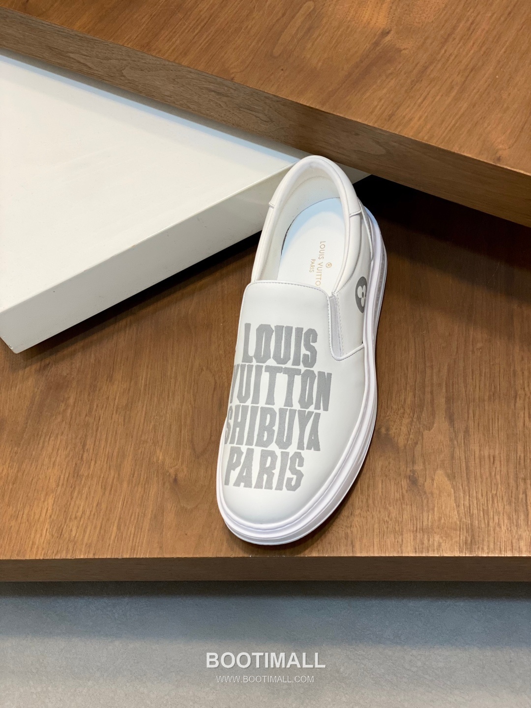 Louis Vuitton Embossed Calfskin TPU Sole Sneaker Calfskin Leather Sneakers 루이비통 엠보싱 송아지가죽 TPU 솔 스니커즈 송아지가죽 6