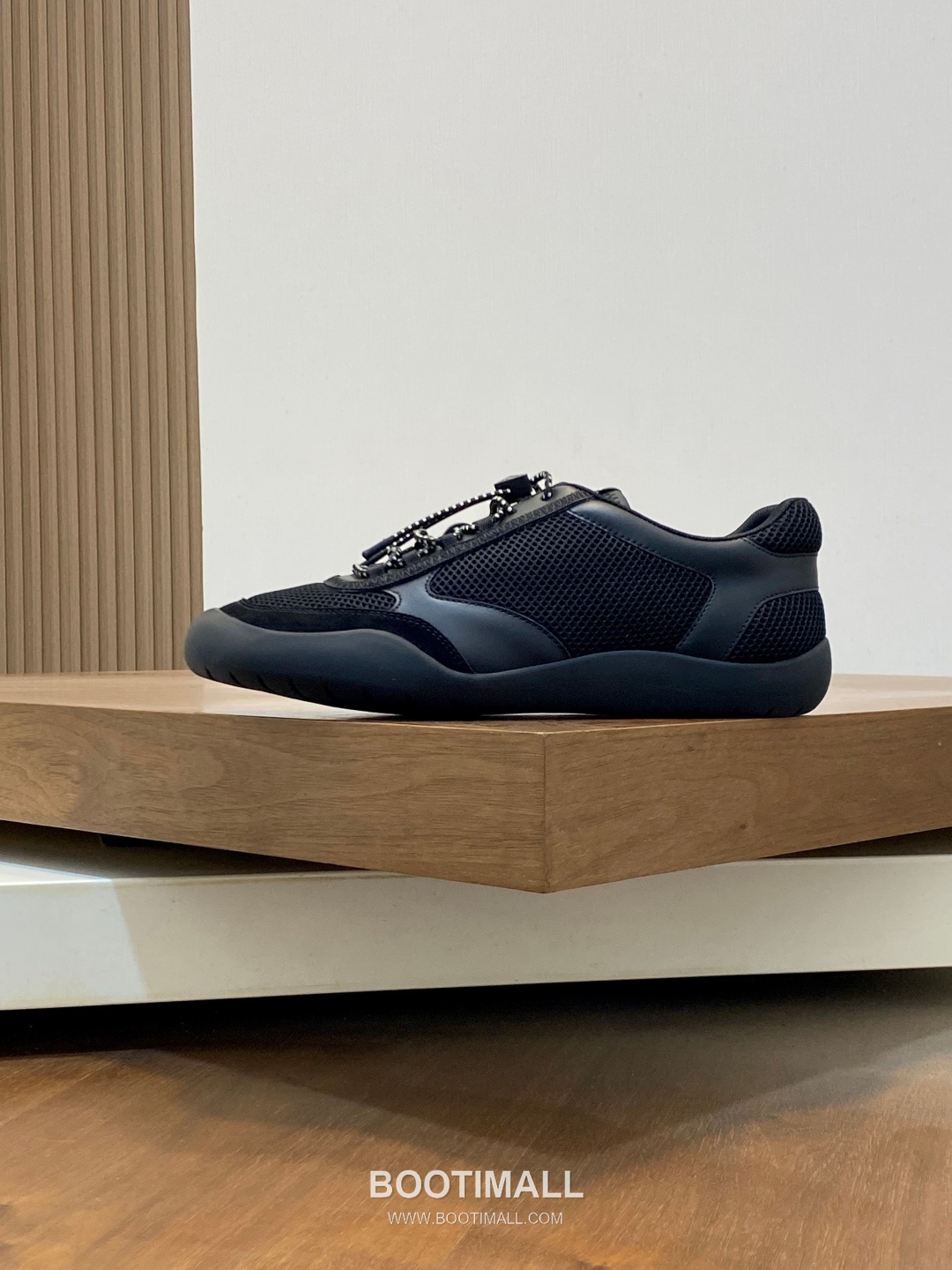 Prada Enamel Triangle Leather Sneaker Leather Sneakers 프라다 에나멜 트라이앵글 레더 스니커즈 레더 2