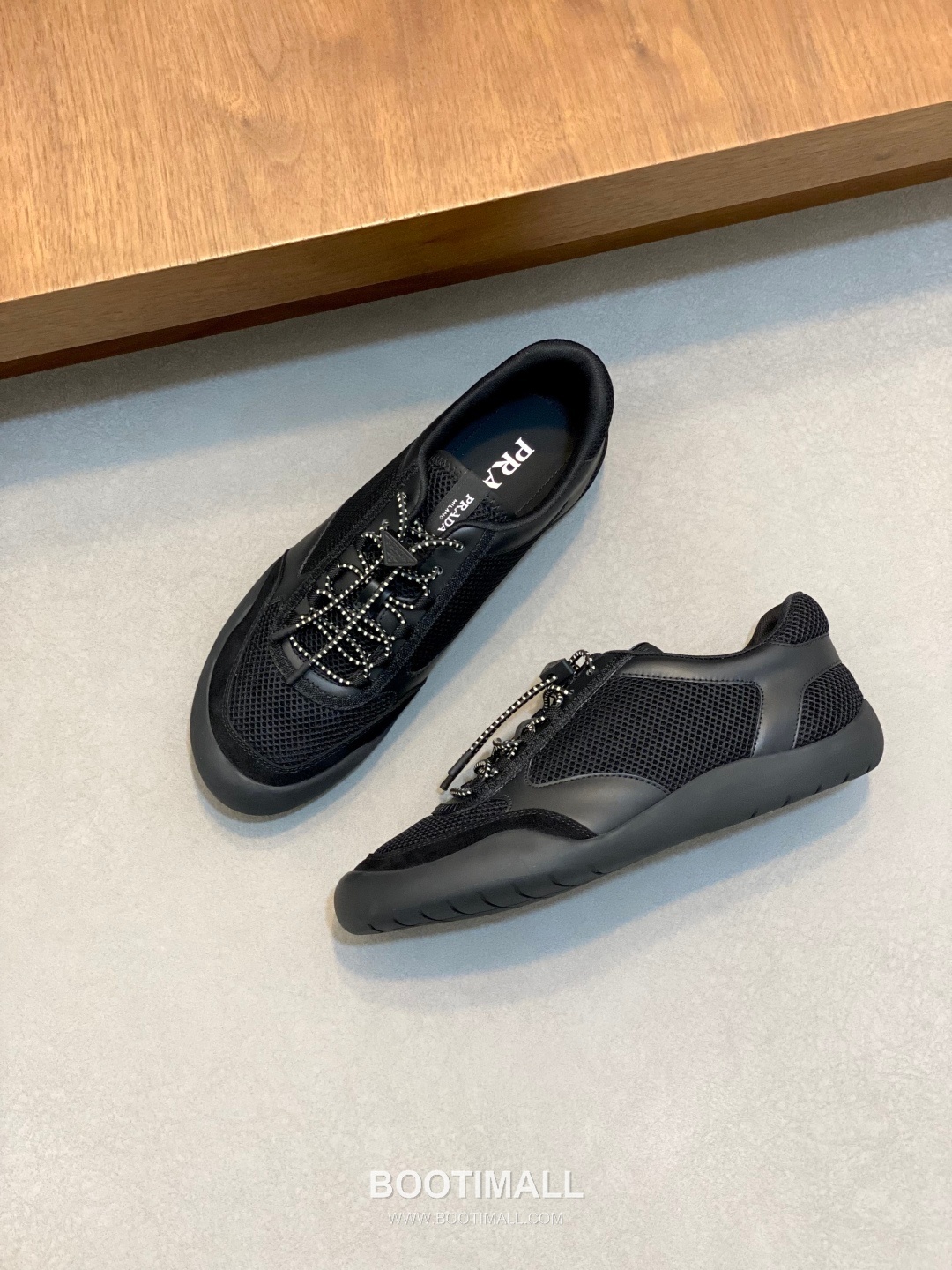 Prada Enamel Triangle Leather Sneaker Leather Sneakers 프라다 에나멜 트라이앵글 레더 스니커즈 레더 5