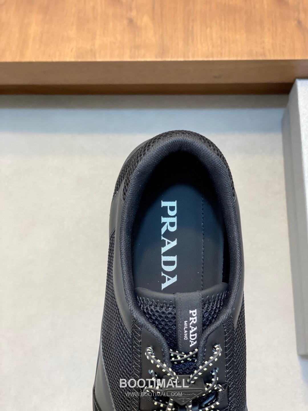 Prada Enamel Triangle Leather Sneaker Leather Sneakers 프라다 에나멜 트라이앵글 레더 스니커즈 레더 7