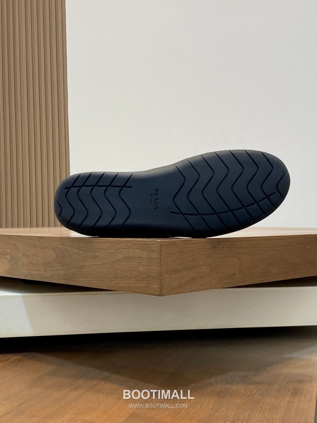 Prada Enamel Triangle Leather Sneaker Leather Sneakers 프라다 에나멜 트라이앵글 레더 스니커즈 레더 9