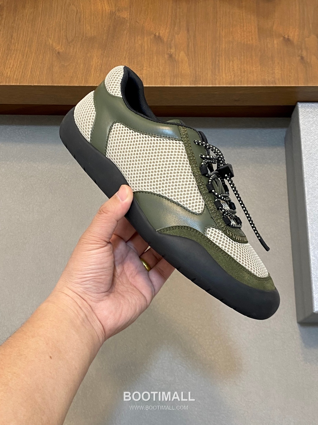 Prada Enamel Triangle Leather Sneaker Leather Sneakers 프라다 에나멜 트라이앵글 레더 스니커즈 레더 4