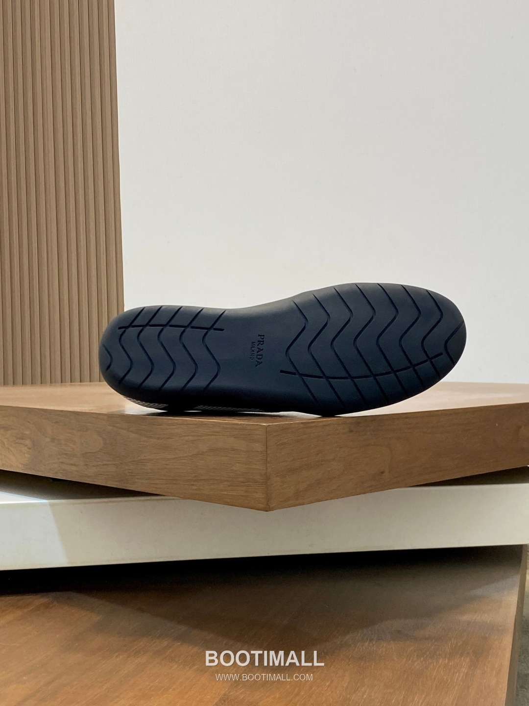 Prada Enamel Triangle Leather Sneaker Leather Sneakers 프라다 에나멜 트라이앵글 레더 스니커즈 레더 9