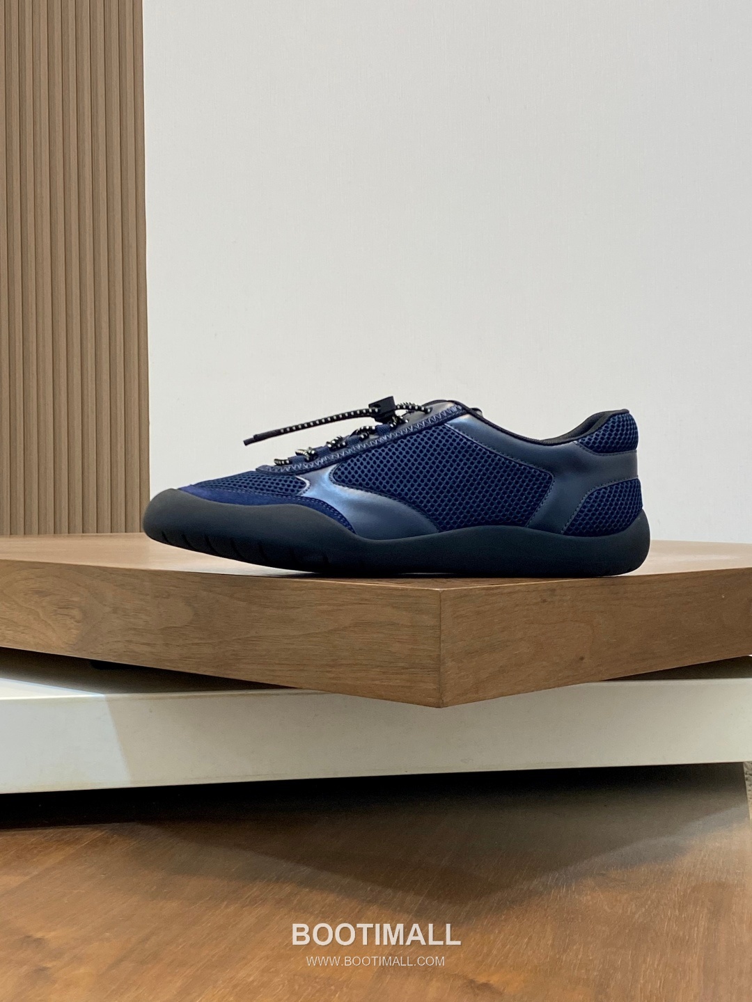 Prada Enamel Triangle Leather Sneaker Leather Sneakers 프라다 에나멜 트라이앵글 레더 스니커즈 레더 2