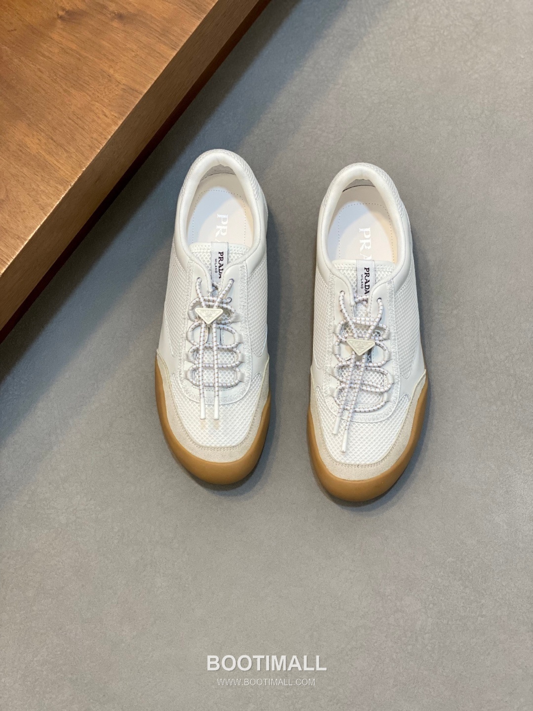 Prada Enamel Triangle Leather Sneaker Leather Sneakers 프라다 에나멜 트라이앵글 레더 스니커즈 레더 1