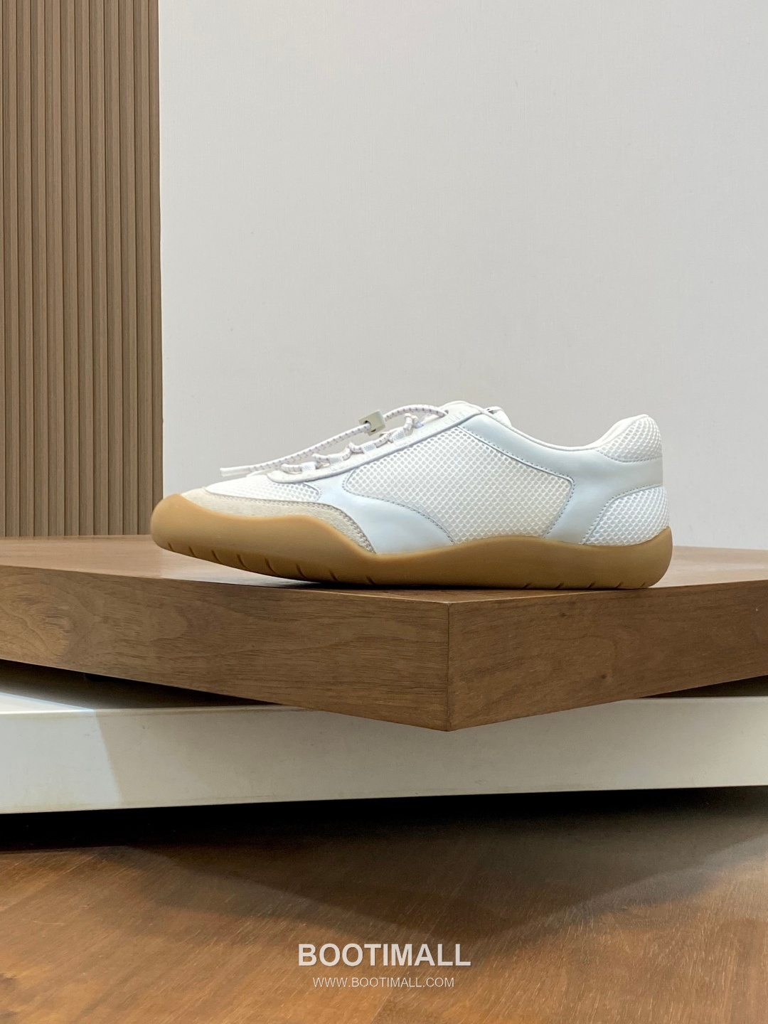 Prada Enamel Triangle Leather Sneaker Leather Sneakers 프라다 에나멜 트라이앵글 레더 스니커즈 레더 2