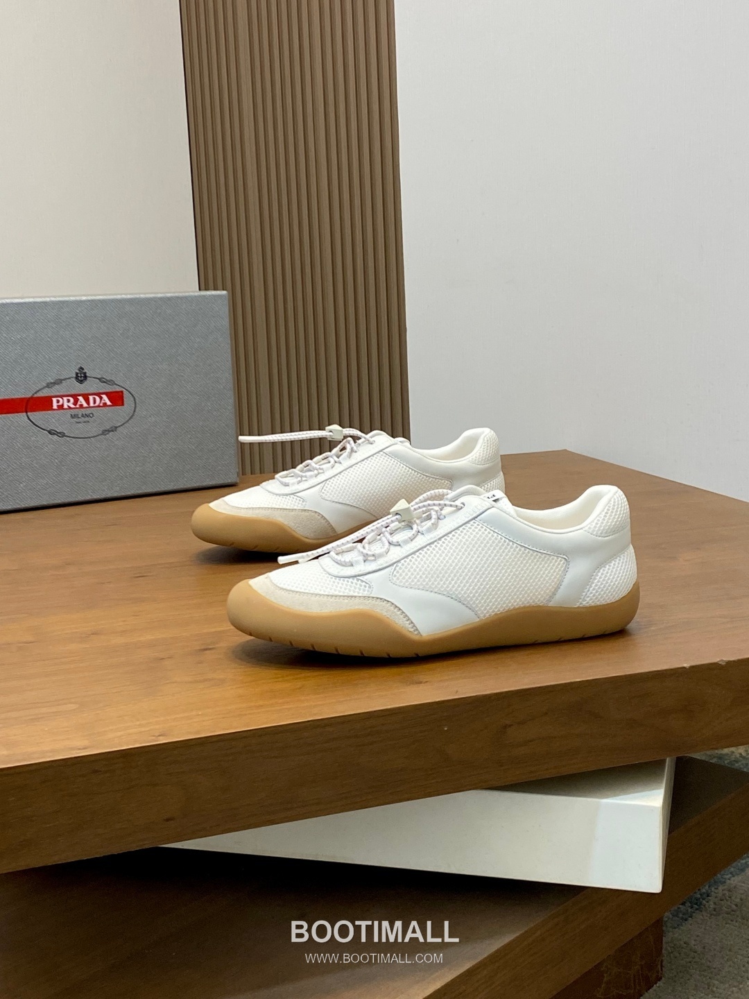 Prada Enamel Triangle Leather Sneaker Leather Sneakers 프라다 에나멜 트라이앵글 레더 스니커즈 레더 3