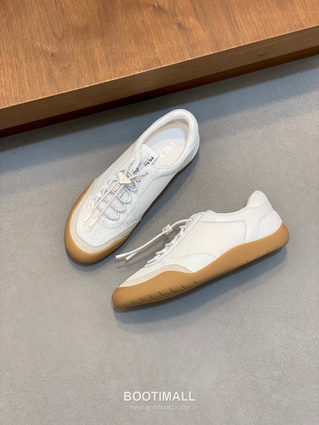 Prada Enamel Triangle Leather Sneaker Leather Sneakers 프라다 에나멜 트라이앵글 레더 스니커즈 레더 5