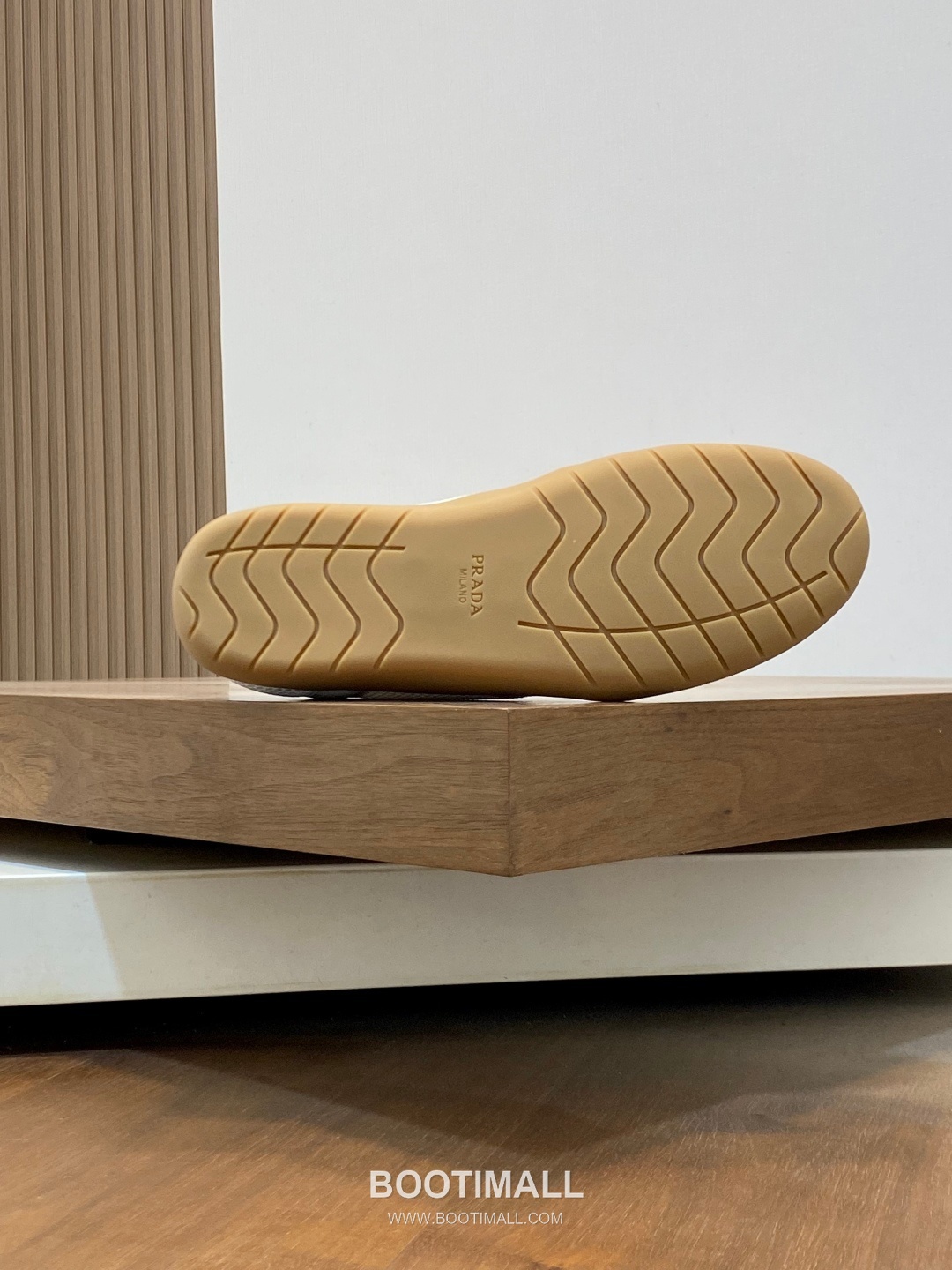 Prada Enamel Triangle Leather Sneaker Leather Sneakers 프라다 에나멜 트라이앵글 레더 스니커즈 레더 9