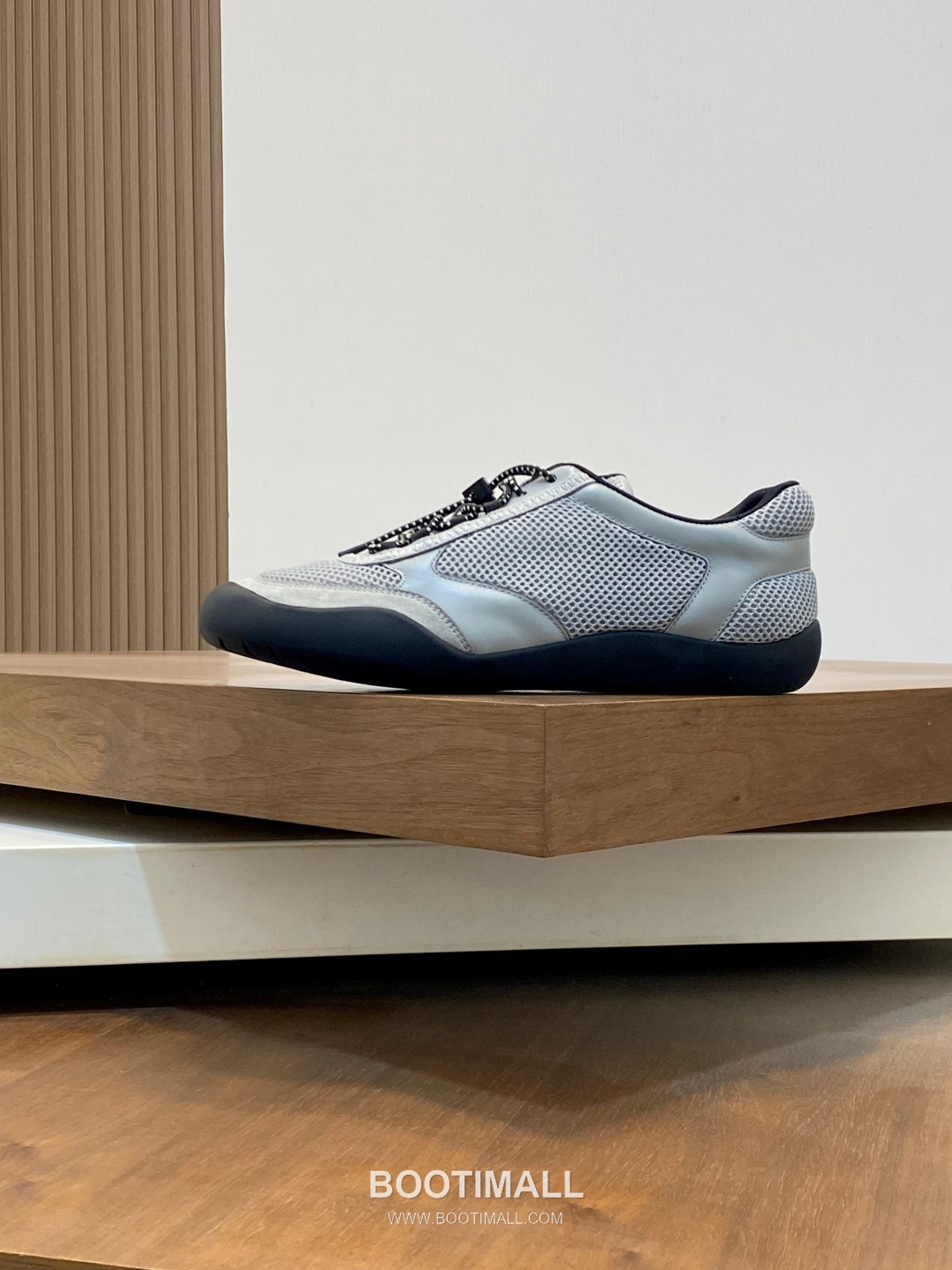 Prada Enamel Triangle Leather Sneaker Leather Sneakers 프라다 에나멜 트라이앵글 레더 스니커즈 레더 2