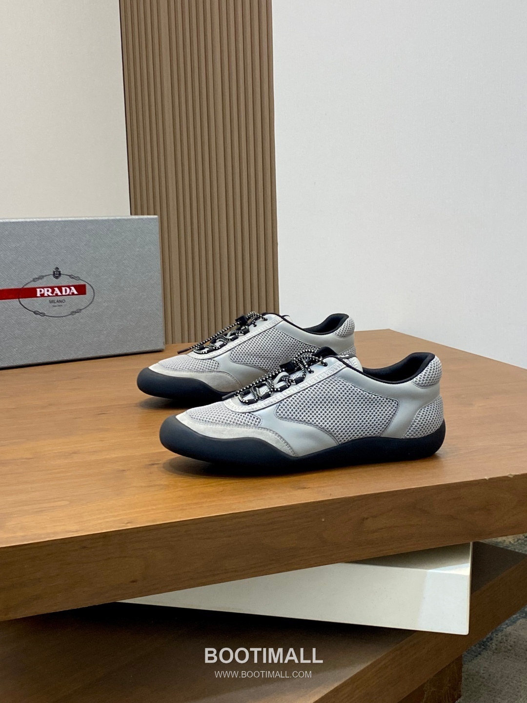 Prada Enamel Triangle Leather Sneaker Leather Sneakers 프라다 에나멜 트라이앵글 레더 스니커즈 레더 3