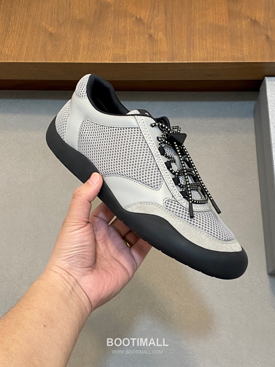 Prada Enamel Triangle Leather Sneaker Leather Sneakers 프라다 에나멜 트라이앵글 레더 스니커즈 레더 4