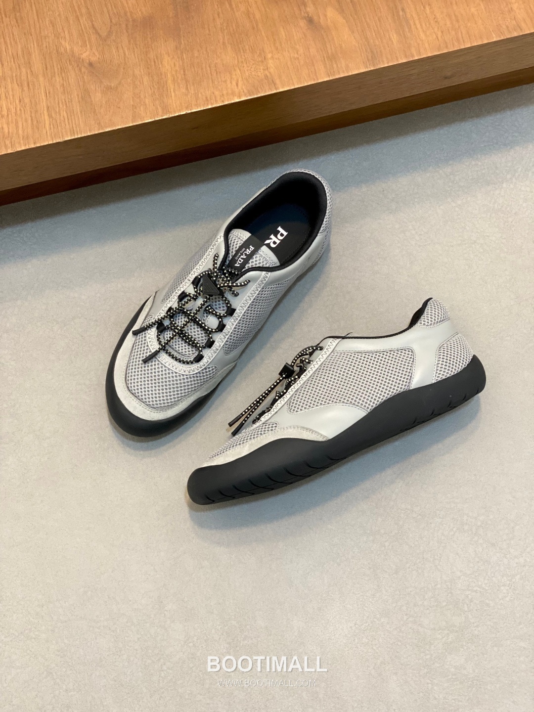 Prada Enamel Triangle Leather Sneaker Leather Sneakers 프라다 에나멜 트라이앵글 레더 스니커즈 레더 5