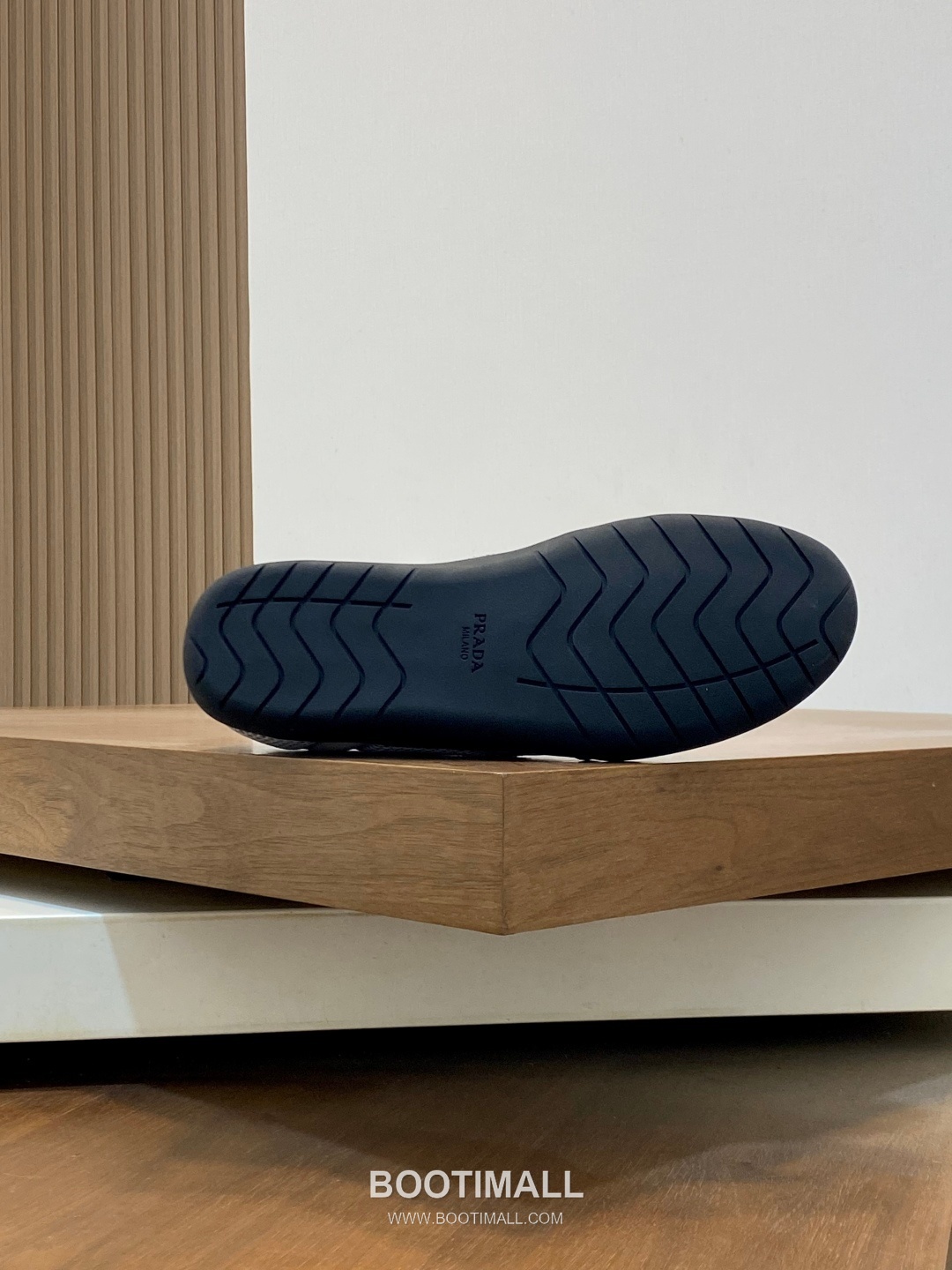 Prada Enamel Triangle Leather Sneaker Leather Sneakers 프라다 에나멜 트라이앵글 레더 스니커즈 레더 9